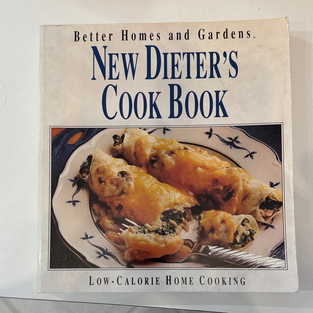 Better Homes And Gardens New Dieter's Cook Book - White and Blue Cover